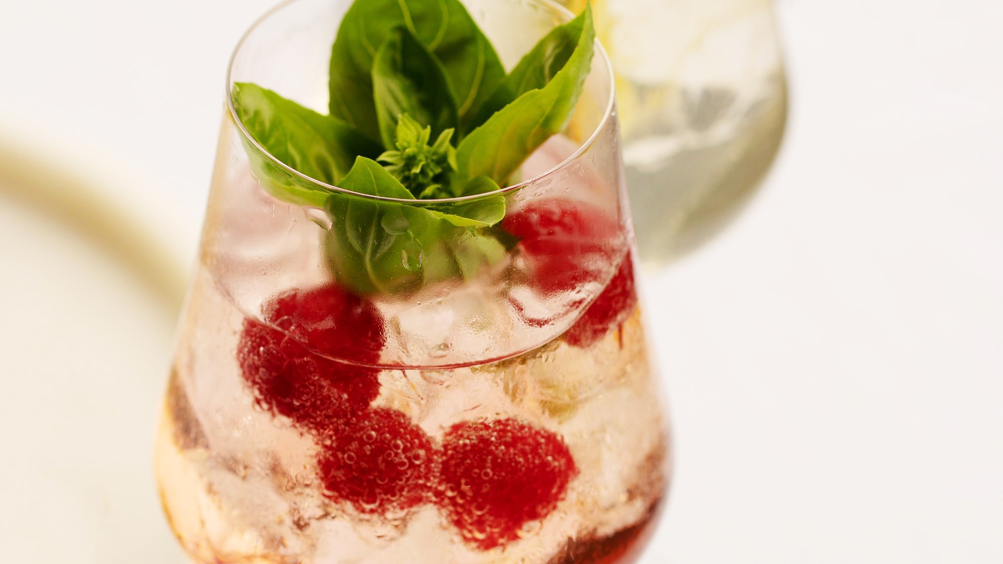 Mocktail Zerosi Raspberry Rhubarb Spritz (1)